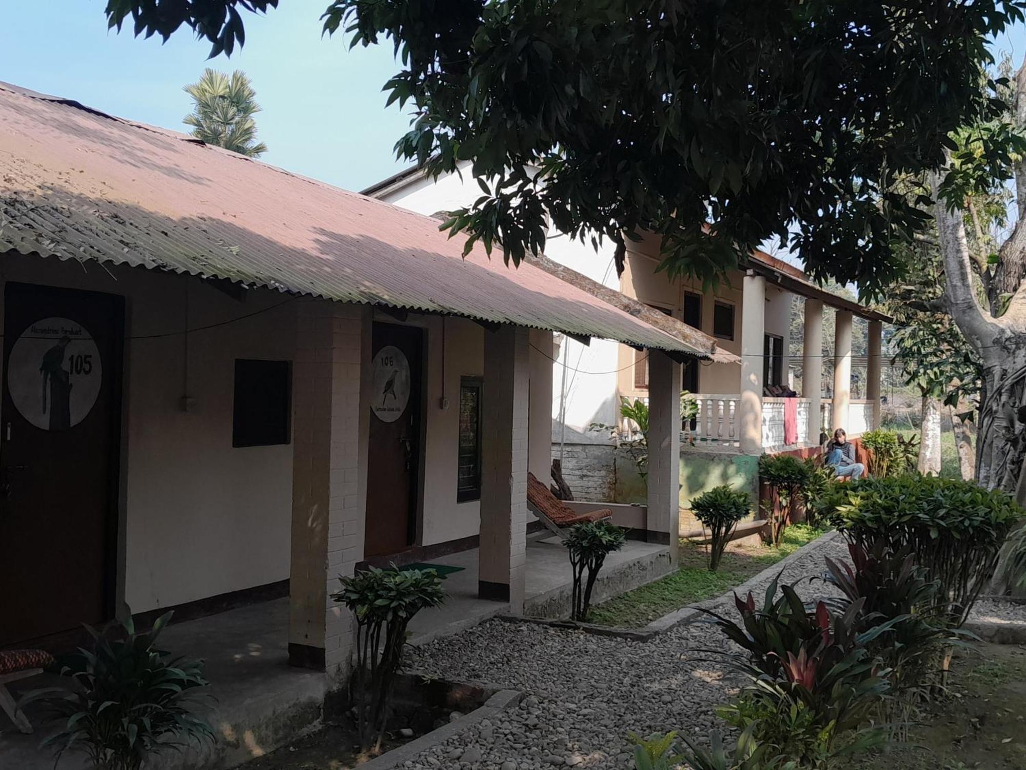 Hotel Crocodile Safari Camp à Chitwan Extérieur photo