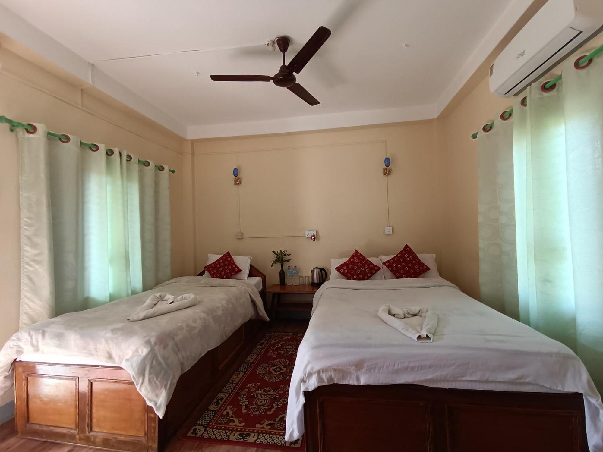 Hotel Crocodile Safari Camp à Chitwan Chambre photo