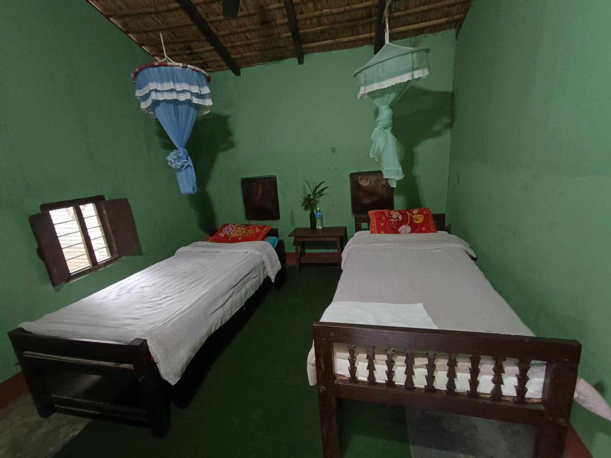 Hotel Crocodile Safari Camp à Chitwan Chambre photo