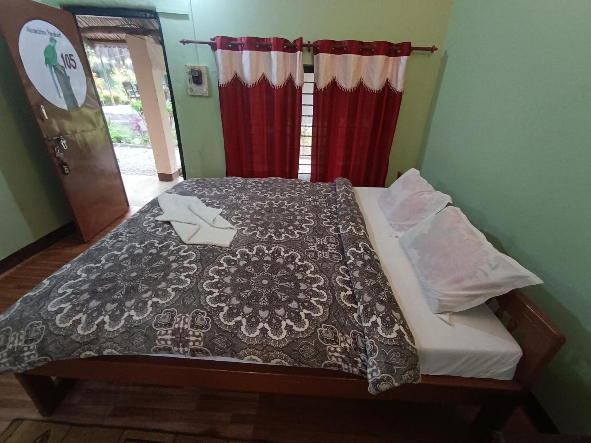 Hotel Crocodile Safari Camp à Chitwan Chambre photo