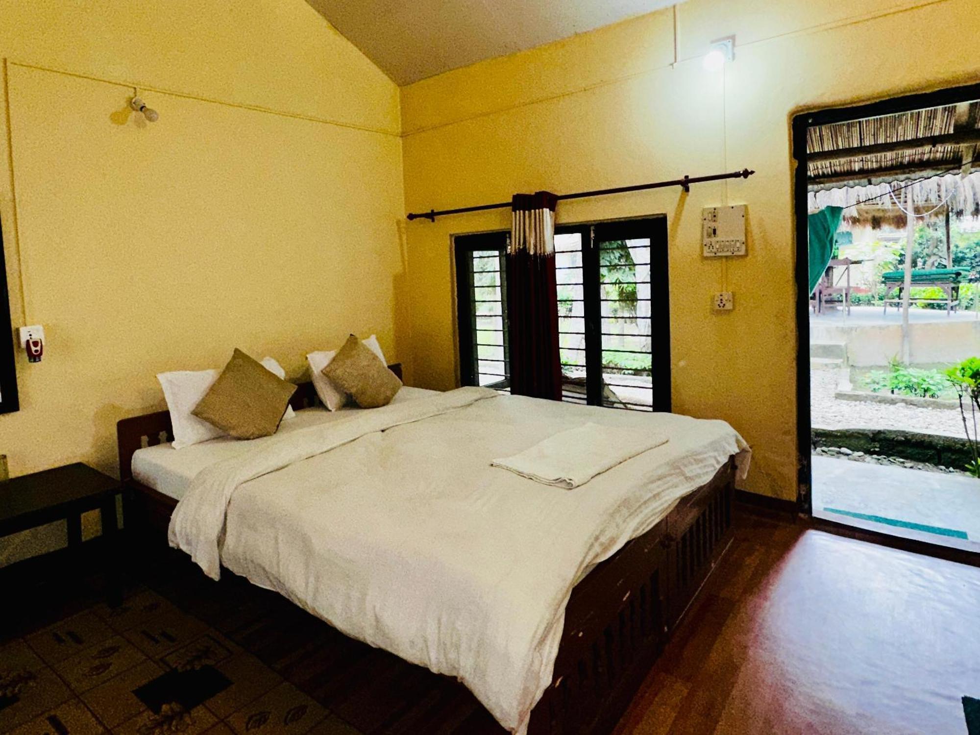 Hotel Crocodile Safari Camp à Chitwan Chambre photo